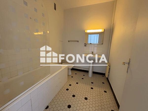 Location Appartement 3 pièces 92.43 m² - 2 QUAI DU PONT NEUF Tours 37000