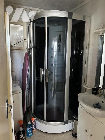 A vendre à AUCHY LES HESDIN, maison avec entrée, salle-salon, trois chambres, garage, jardin