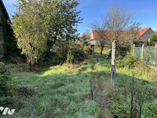 A vendre à AUCHY LES HESDIN, maison avec entrée, salle-salon, trois chambres, garage, jardin