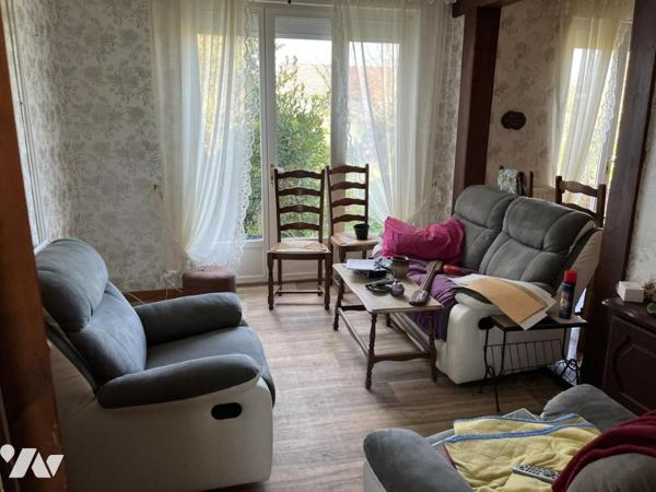 A vendre à AUCHY LES HESDIN, maison avec entrée, salle-salon, trois chambres, garage, jardin
