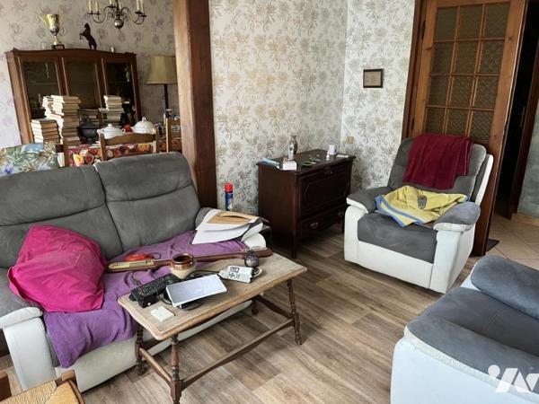 A vendre à AUCHY LES HESDIN, maison avec entrée, salle-salon, trois chambres, garage, jardin