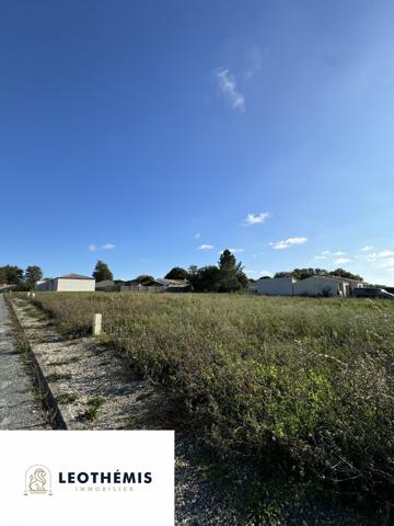 TERRAINS CONSTRUCTIBLES ET VIABILISÉS VUE DÉGAGÉE