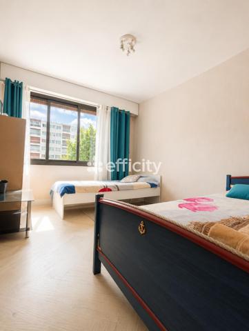 Appartement
         4 pièces
        - 70 m²