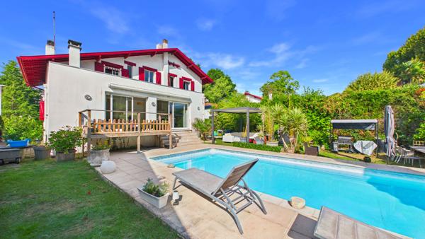 ANGLET CENTRE - Maison de caractère avec piscine et potentiel exceptionnel Anglet
