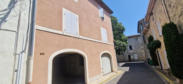 BEL APPARTEMENT AVEC GRAND GARAGE