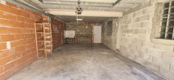 BEL APPARTEMENT AVEC GRAND GARAGE