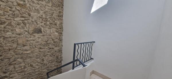 BEL APPARTEMENT AVEC GRAND GARAGE
