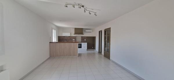 BEL APPARTEMENT AVEC GRAND GARAGE