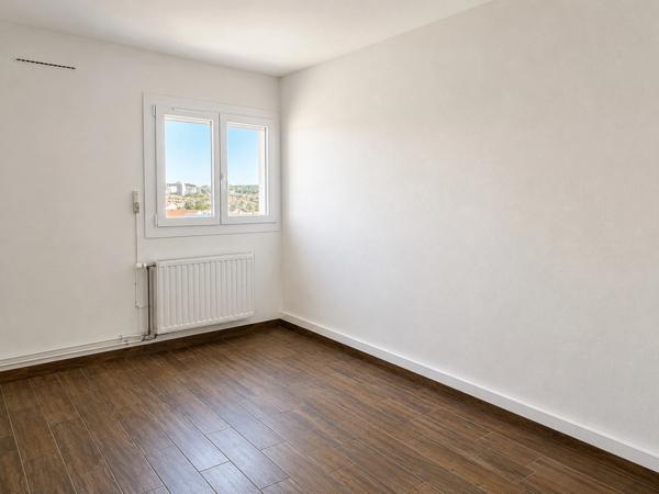 APPARTEMENT AVEC BALCON DANS RÉSIDENCE DE STANDING