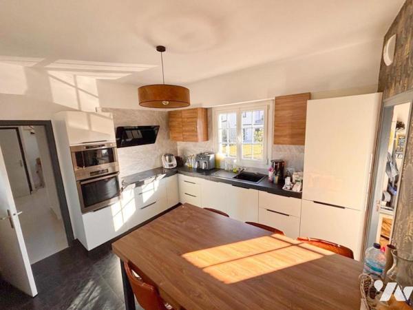 Maison familiale avec beaux volumes et terrain de 807 m²