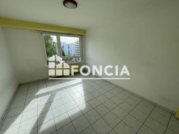 Location Studio 22.5 m² - 15 RUE JACQUINOT Nancy 54000