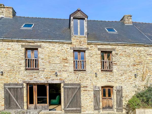 Jolie maison en pierre proche des plages avec grand jardin, puits et dépendance Sarzeau