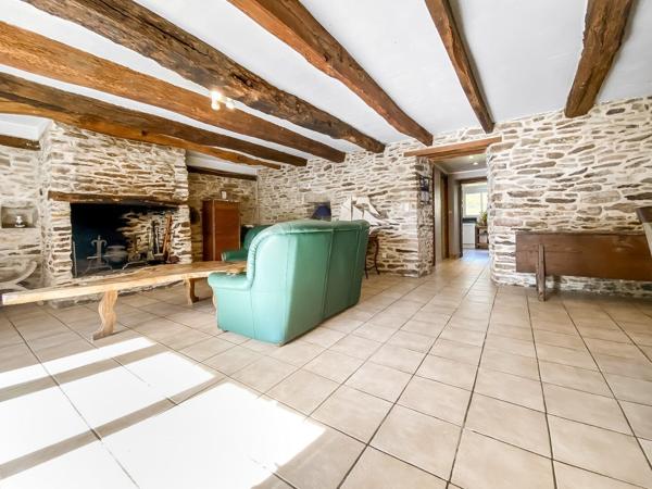 Jolie maison en pierre proche des plages avec grand jardin, puits et dépendance Sarzeau