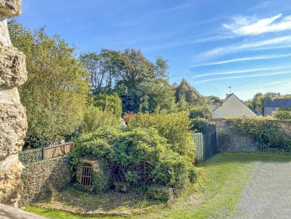 Jolie maison en pierre proche des plages avec grand jardin, puits et dépendance Sarzeau