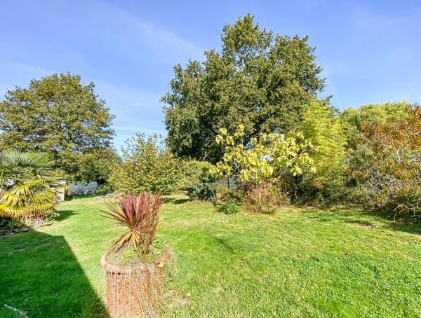 Jolie maison en pierre proche des plages avec grand jardin, puits et dépendance Sarzeau