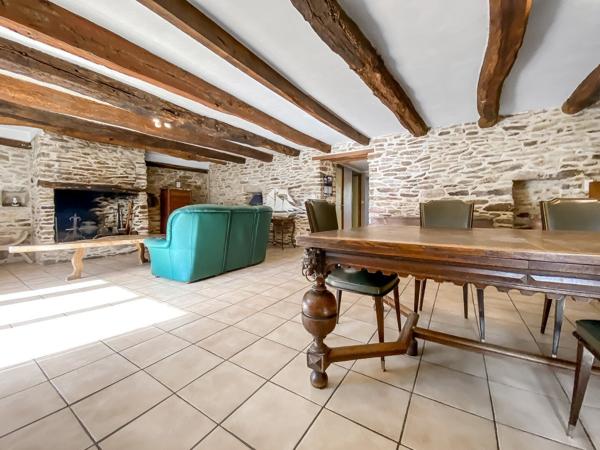 Jolie maison en pierre proche des plages avec grand jardin, puits et dépendance Sarzeau