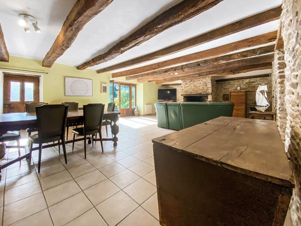Jolie maison en pierre proche des plages avec grand jardin, puits et dépendance Sarzeau