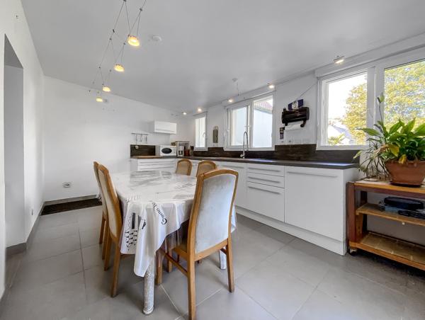 Jolie maison en pierre proche des plages avec grand jardin, puits et dépendance Sarzeau