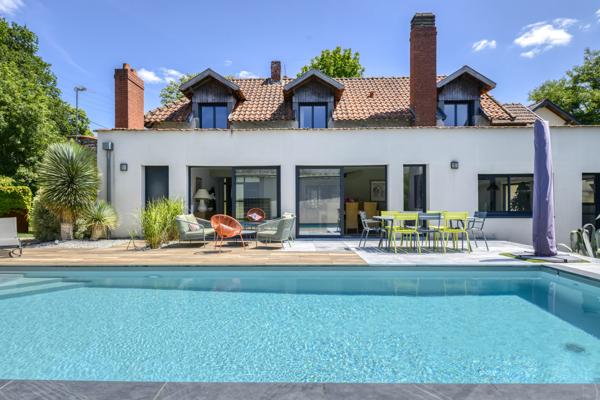 Maison
                                                                                                                                                                                                                                                                                                                        8 pièce(s)                                                                                                                                                                                                          5 chambre(s)                                                                                                                                                                                                          267  m²