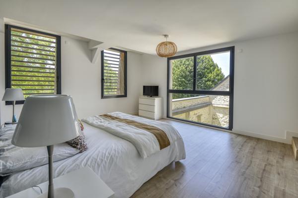 Maison
                                                                                                                                                                                                                                                                                                                        8 pièce(s)                                                                                                                                                                                                          5 chambre(s)                                                                                                                                                                                                          267  m²
