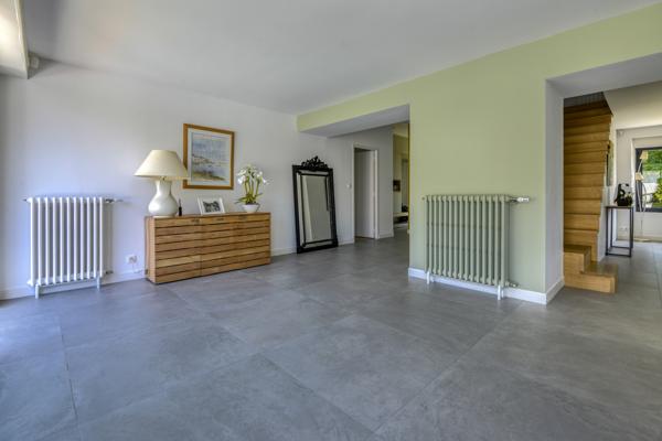 Maison
                                                                                                                                                                                                                                                                                                                        8 pièce(s)                                                                                                                                                                                                          5 chambre(s)                                                                                                                                                                                                          267  m²