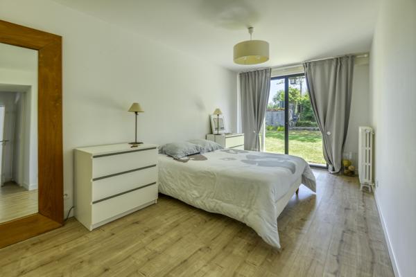 Maison
                                                                                                                                                                                                                                                                                                                        8 pièce(s)                                                                                                                                                                                                          5 chambre(s)                                                                                                                                                                                                          267  m²