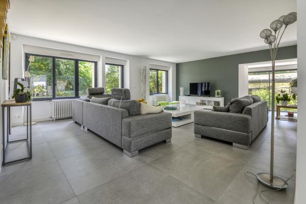 Maison
                                                                                                                                                                                                                                                                                                                        8 pièce(s)                                                                                                                                                                                                          5 chambre(s)                                                                                                                                                                                                          267  m²
