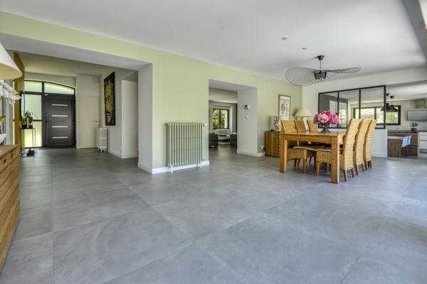 Maison
                                                                                                                                                                                                                                                                                                                        8 pièce(s)                                                                                                                                                                                                          5 chambre(s)                                                                                                                                                                                                          267  m²