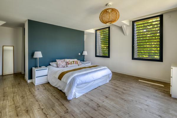Maison
                                                                                                                                                                                                                                                                                                                        8 pièce(s)                                                                                                                                                                                                          5 chambre(s)                                                                                                                                                                                                          267  m²