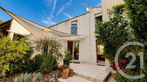 Maison à vendre  8 pièces - 200 m 2   VAUVERT  - 30