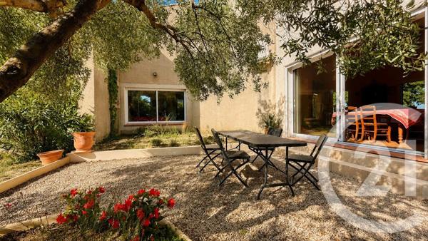 Maison à vendre  8 pièces - 200 m 2   VAUVERT  - 30