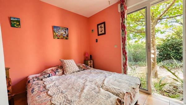 Maison à vendre  8 pièces - 200 m 2   VAUVERT  - 30
