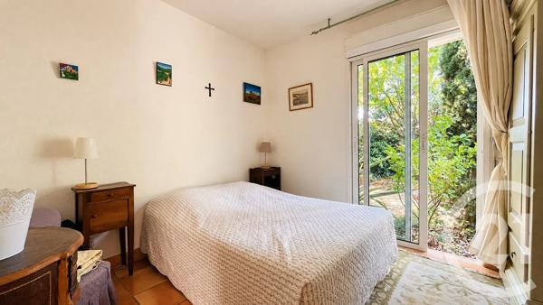 Maison à vendre  8 pièces - 200 m 2   VAUVERT  - 30