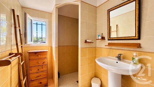 Maison à vendre  8 pièces - 200 m 2   VAUVERT  - 30