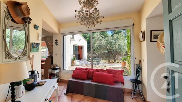 Maison à vendre  8 pièces - 200 m 2   VAUVERT  - 30