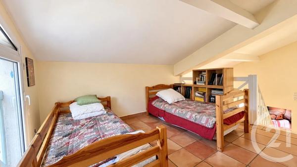 Maison à vendre  8 pièces - 200 m 2   VAUVERT  - 30