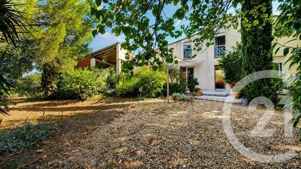 Maison à vendre  8 pièces - 200 m 2   VAUVERT  - 30