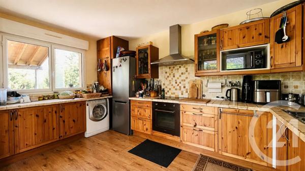 Maison à vendre  8 pièces - 200 m 2   VAUVERT  - 30