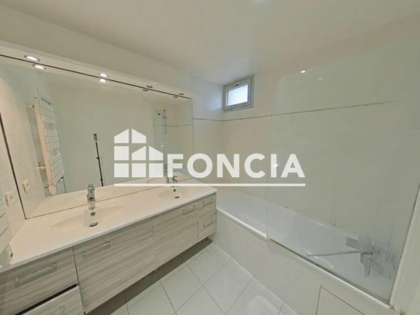 Location Appartement 4 pièces 97.7 m² - 54 BIS B RUE DENIS PAPIN Pantin 93500