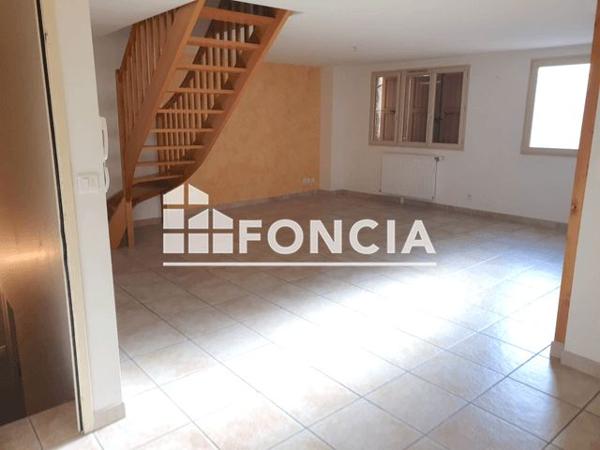 Location Maison 5 pièces 130 m² - 31 RUE DE LA FONTAINE La Cote Saint Andre 38260