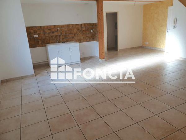 Location Maison 5 pièces 130 m² - 31 RUE DE LA FONTAINE La Cote Saint Andre 38260