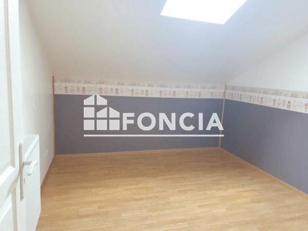 Location Maison 5 pièces 130 m² - 31 RUE DE LA FONTAINE La Cote Saint Andre 38260