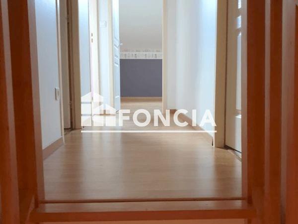 Location Maison 5 pièces 130 m² - 31 RUE DE LA FONTAINE La Cote Saint Andre 38260