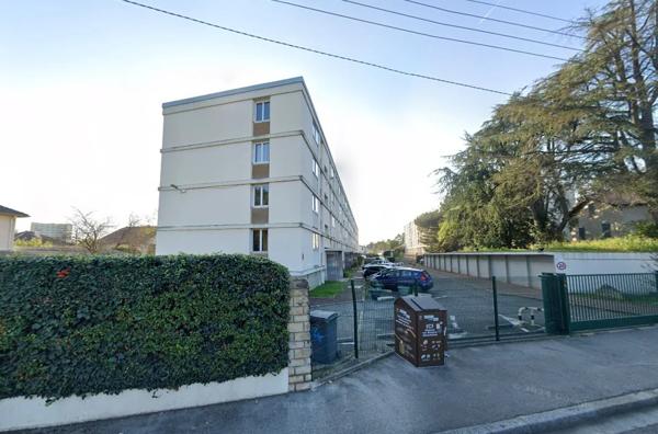 Parking / Box à louer à Bron (69500)