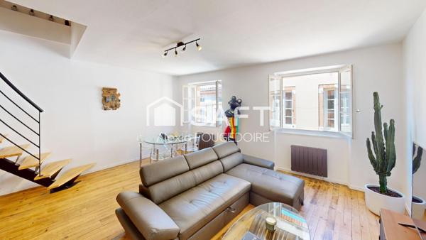 APPARTEMENT ATYPIQUE POUTRE ET PIERRE APPARENTE TYPE 2