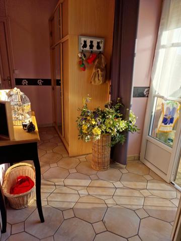 Dpt Vosges (88), à vendre proche de CONTREXEVILLE immeuble de 5 APPARTEMENTS accès PARC THERMAL