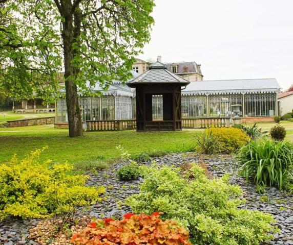 Dpt Vosges (88), à vendre proche de CONTREXEVILLE immeuble de 5 APPARTEMENTS accès PARC THERMAL