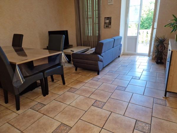 Dpt Vosges (88), à vendre proche de CONTREXEVILLE immeuble de 5 APPARTEMENTS accès PARC THERMAL