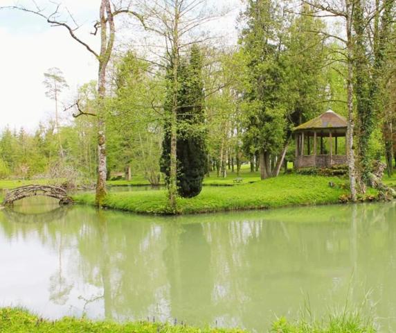 Dpt Vosges (88), à vendre proche de CONTREXEVILLE immeuble de 5 APPARTEMENTS accès PARC THERMAL