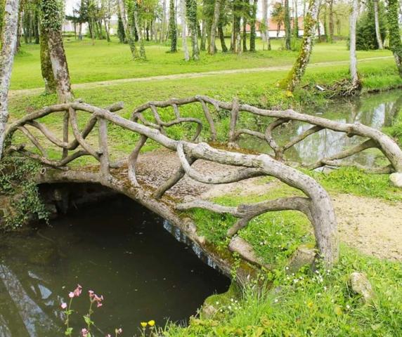 Dpt Vosges (88), à vendre proche de CONTREXEVILLE immeuble de 5 APPARTEMENTS accès PARC THERMAL